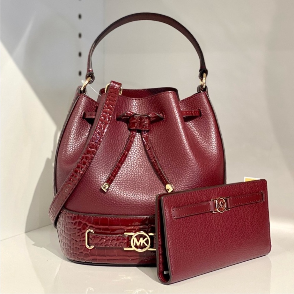 Michael Kors Medium
Reed Bucket Satchel
Crossbody and Wallet Set